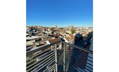 Piso 4 ambientes. Doble balcón. Zona Puerto.
