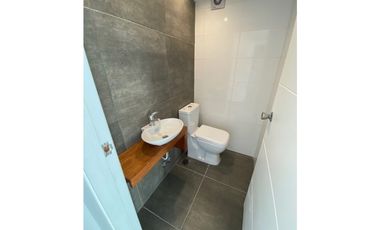 Piso 4 ambientes. Doble balcón. Zona Puerto.
