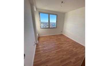 Piso 4 ambientes. Doble balcón. Zona Puerto.