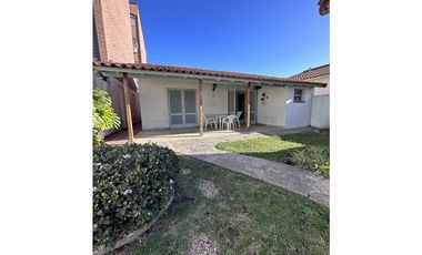 CASA CÉNTRICA MUY BUENA UBICACIÓN!!!!