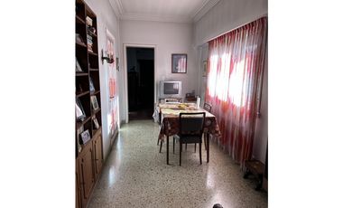 CASA CÉNTRICA MUY BUENA UBICACIÓN!!!!