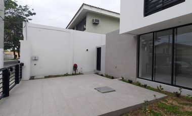 SE VENDE CASA DUPLEX EN URB. LA PUNTILLA