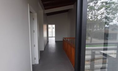 SE VENDE CASA DUPLEX EN URB. LA PUNTILLA