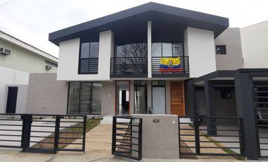 SE VENDE CASA DUPLEX EN URB. LA PUNTILLA