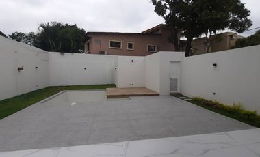 SE VENDE CASA DUPLEX EN URB. LA PUNTILLA