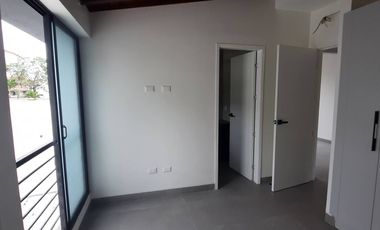 SE VENDE CASA DUPLEX EN URB. LA PUNTILLA