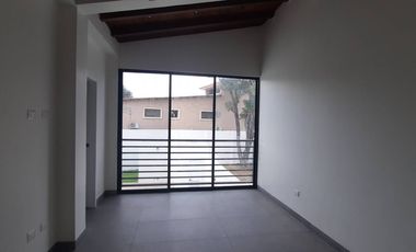 SE VENDE CASA DUPLEX EN URB. LA PUNTILLA