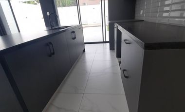 SE VENDE CASA DUPLEX EN URB. LA PUNTILLA