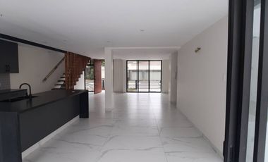 SE VENDE CASA DUPLEX EN URB. LA PUNTILLA