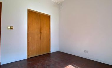 Casa de 3 AMBIENTES ubicada a 50 metros de la Avenida Monteverde.