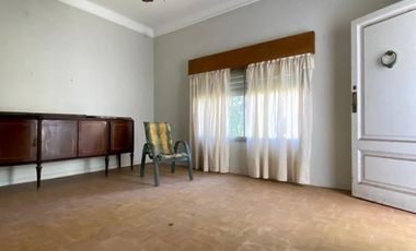 Casa de 3 AMBIENTES ubicada a 50 metros de la Avenida Monteverde.