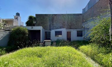 Casa de 3 AMBIENTES ubicada a 50 metros de la Avenida Monteverde.