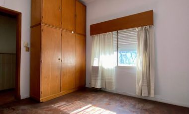 Casa de 3 AMBIENTES ubicada a 50 metros de la Avenida Monteverde.