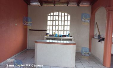 CASA CON LOCAL COMERCIAL EN VENTA