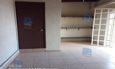 CASA CON LOCAL COMERCIAL EN VENTA