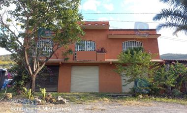 CASA CON LOCAL COMERCIAL EN VENTA