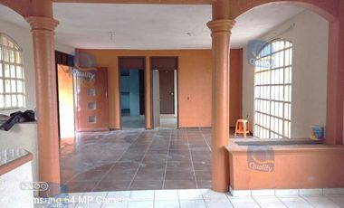 CASA CON LOCAL COMERCIAL EN VENTA