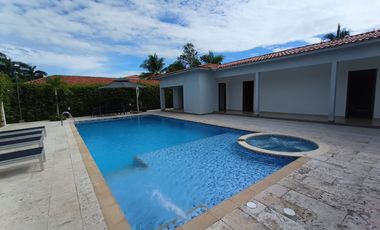 casa en venta en ricaurte. Cod V51815