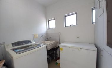 casa en venta en ricaurte. Cod V51815