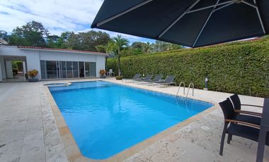 casa en venta en ricaurte. Cod V51815