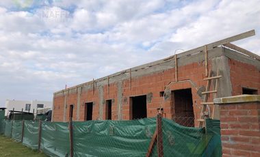 Casa de 157m2 con pileta - San Ramon Pilar del Este