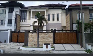 Rumah modern minimalis di villa galaxy Surabaya timur
