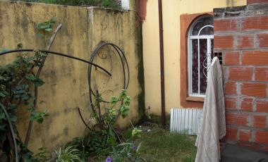 V.Ballester Falucho y Lacroze. Ph fdo 2 ambientes, dormitorio, coc-com, baño, patio, posible 2 dormitorio,