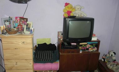 V.Ballester Falucho y Lacroze. Ph fdo 2 ambientes, dormitorio, coc-com, baño, patio, posible 2 dormitorio,