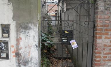 V.Ballester Falucho y Lacroze. Ph fdo 2 ambientes, dormitorio, coc-com, baño, patio, posible 2 dormitorio,