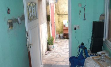 V.Ballester Falucho y Lacroze. Ph fdo 2 ambientes, dormitorio, coc-com, baño, patio, posible 2 dormitorio,