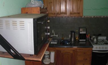 V.Ballester Falucho y Lacroze. Ph fdo 2 ambientes, dormitorio, coc-com, baño, patio, posible 2 dormitorio,