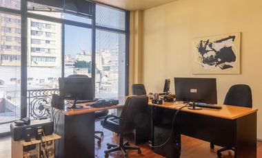 Oficina amplia luminosa en venta en el Centro de Rosario