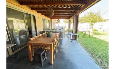 SE VENDE HERMOSA CASA EN EL REMANSO DE CHICUREO