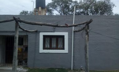 Córdoba, Cruz del Eje, Villa De Soto, Casa 4 amb + 2 Dtos de 1 y 2 amb. Excelente estado y ubicación.