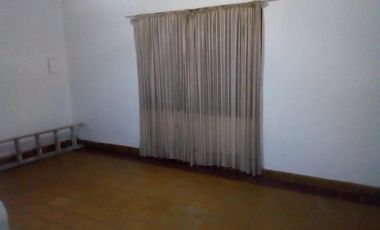 Córdoba, Cruz del Eje, Villa De Soto, Casa 4 amb + 2 Dtos de 1 y 2 amb. Excelente estado y ubicación.