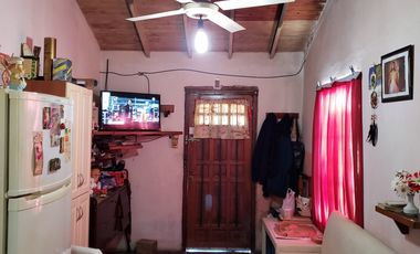 VENDO CASA EN TOLOSA, LA PLATA.