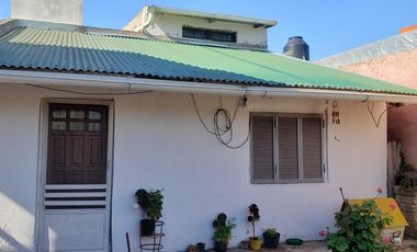 VENDO CASA EN TOLOSA, LA PLATA.
