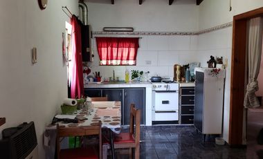 VENDO CASA EN TOLOSA, LA PLATA.
