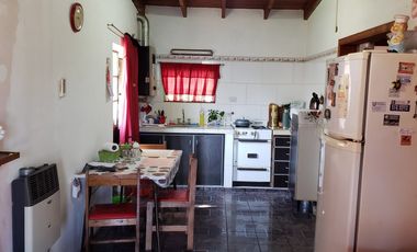VENDO CASA EN TOLOSA, LA PLATA.