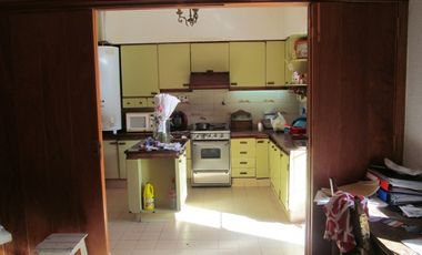 Chalet en Venta Villa Sarmiento / Moron (A120 3200)