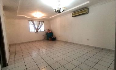Se Vende casa de 275 Mts2 en La Floresta de Arraiján (H)