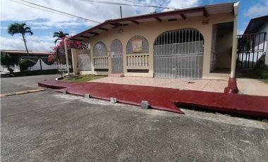 Se Vende casa de 275 Mts2 en La Floresta de Arraiján (H)
