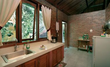 For sale or Leasehold 20 years villa at Batubulan Bali