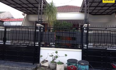 Dijual Rumah 1,5 Lantai Siap Pakai di Simpang Darmo Permai Selatan
