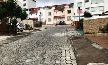 Venta Casa, Calle Juan Barrezueta , Sector Supermaxi Carcelen Norte de Quito