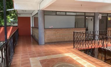 PLAZA COMERCIAL CON 16 LOCALES CON BAÑO CADA UNO