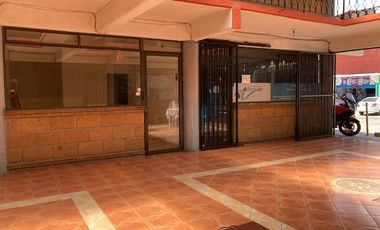 PLAZA COMERCIAL CON 16 LOCALES CON BAÑO CADA UNO