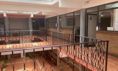 PLAZA COMERCIAL CON 16 LOCALES CON BAÑO CADA UNO