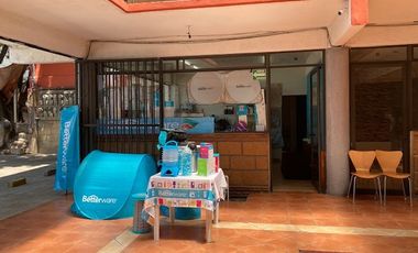 PLAZA COMERCIAL CON 16 LOCALES CON BAÑO CADA UNO