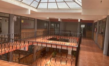 PLAZA COMERCIAL CON 16 LOCALES CON BAÑO CADA UNO